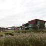 생태갯벌센터 건물과 억세풀